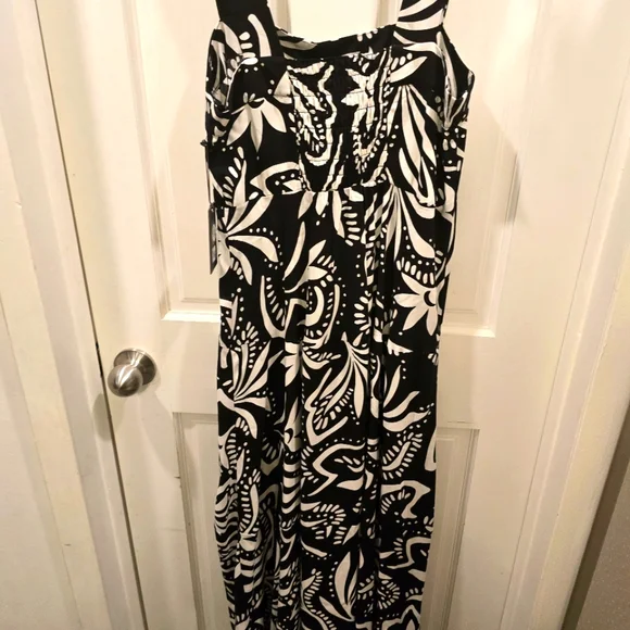 Vince Camuto Black and White Floral Maxi Dress In Size (M) - Picture 3 of 8